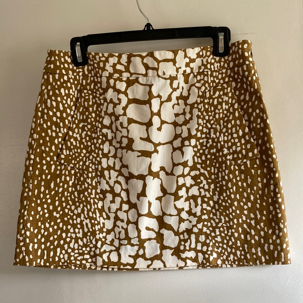 Beautifully patterned JCrew mini skirt with pockets.